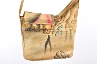 Handbemalte Tasche V-Schnitt braun